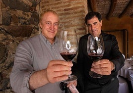 Toni Cruz (d) junto a Josep Maria Mainat en una imagen de archivo.