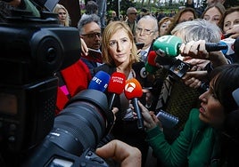 La exconsellera Salomé Pradas, a su llegada a la Ciudad de la Justicia.