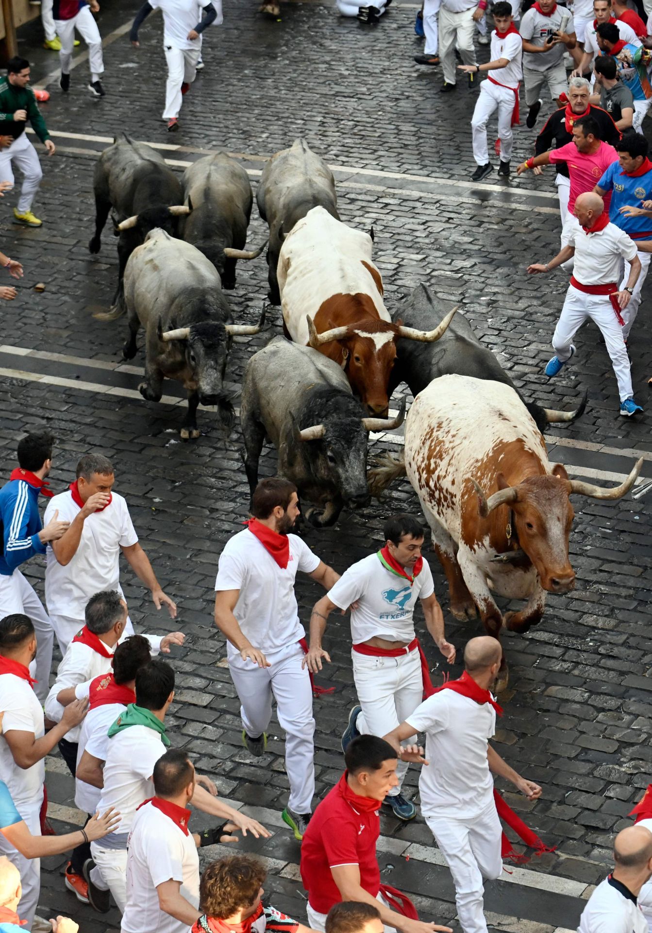El sexto encierro de San Fermín 2025, en imágenes