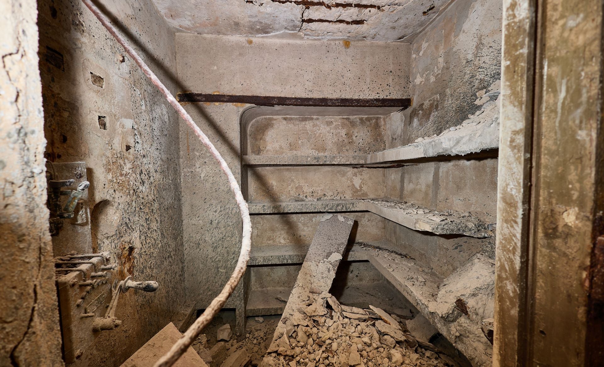 FOTOS | Así es por dentro el refugio antiaéreo del Palacio de Montortal en Valencia