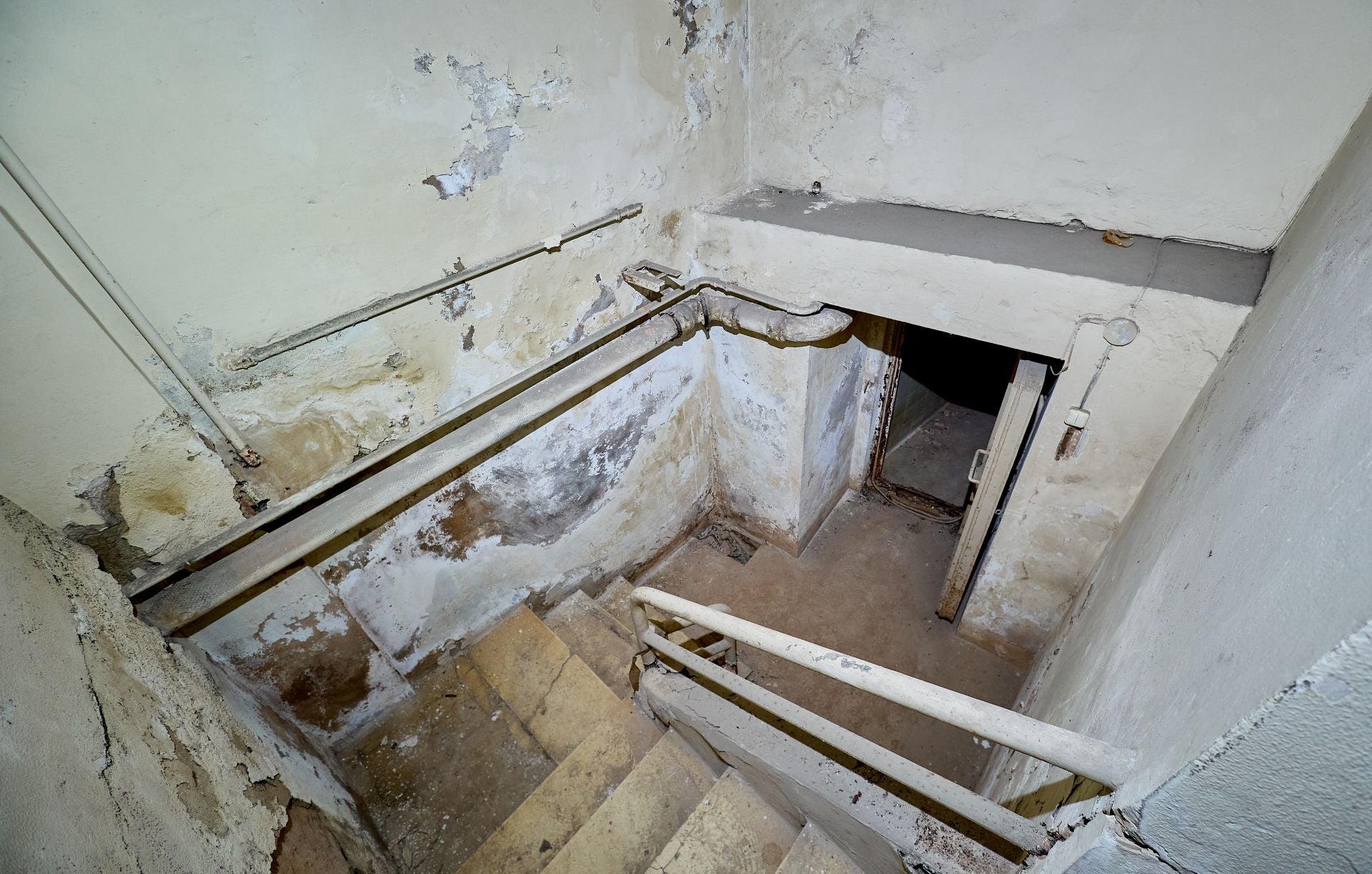 FOTOS | Así es por dentro el refugio antiaéreo del Palacio de Montortal en Valencia