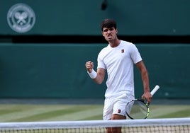 Carlos Alcaraz, durante su partido con Taylor Fritz.