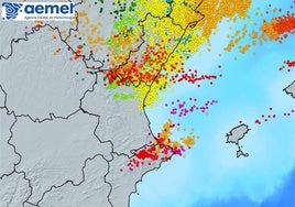 Mapa de las descargas procedentes de rayos durante el sábado.