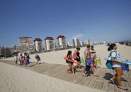 Turismo en la playa del municipio.