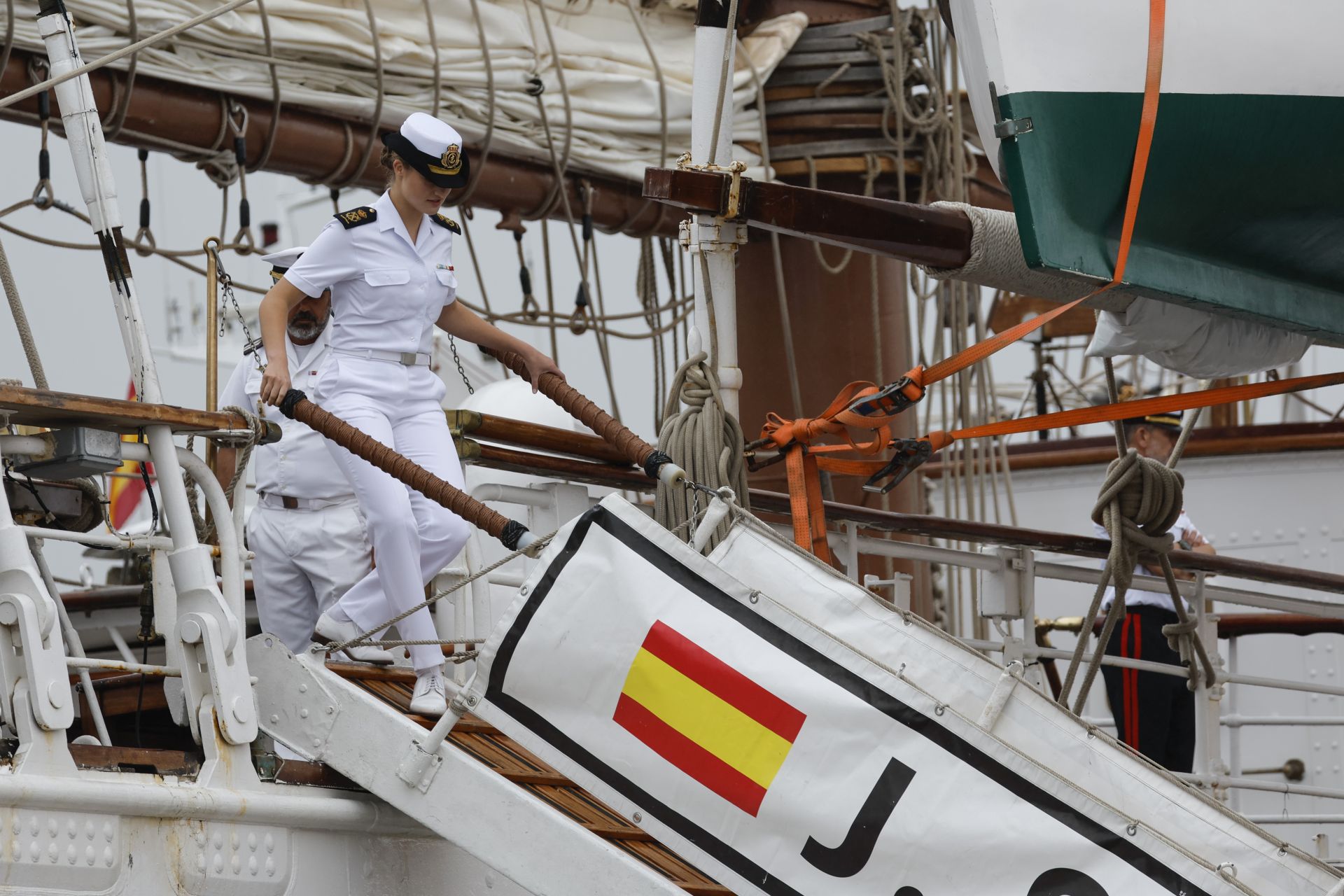 Fotos: La princesa Leonor llega a Marín y finaliza su crucero de instrucción a bordo de Elcano