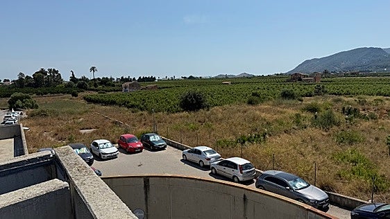 Terrenos colindantes a Urgencias donde se ubicará la ampliación del parking.