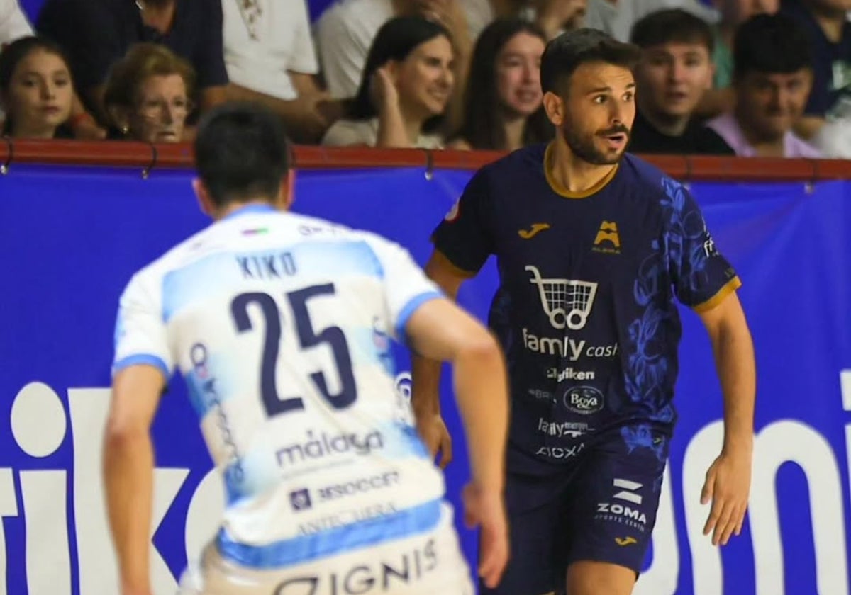 Uno de los jugadores del Family Cash Alzira disputando un partido la temporada pasada.