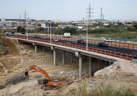Obras en el puente sobre el barranco del Poyo a su paso por Picanya.