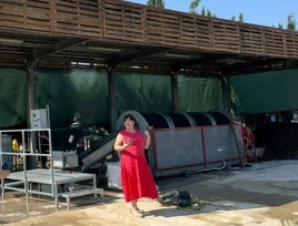 Susana Navarro en la planta de compostaje del municipio.