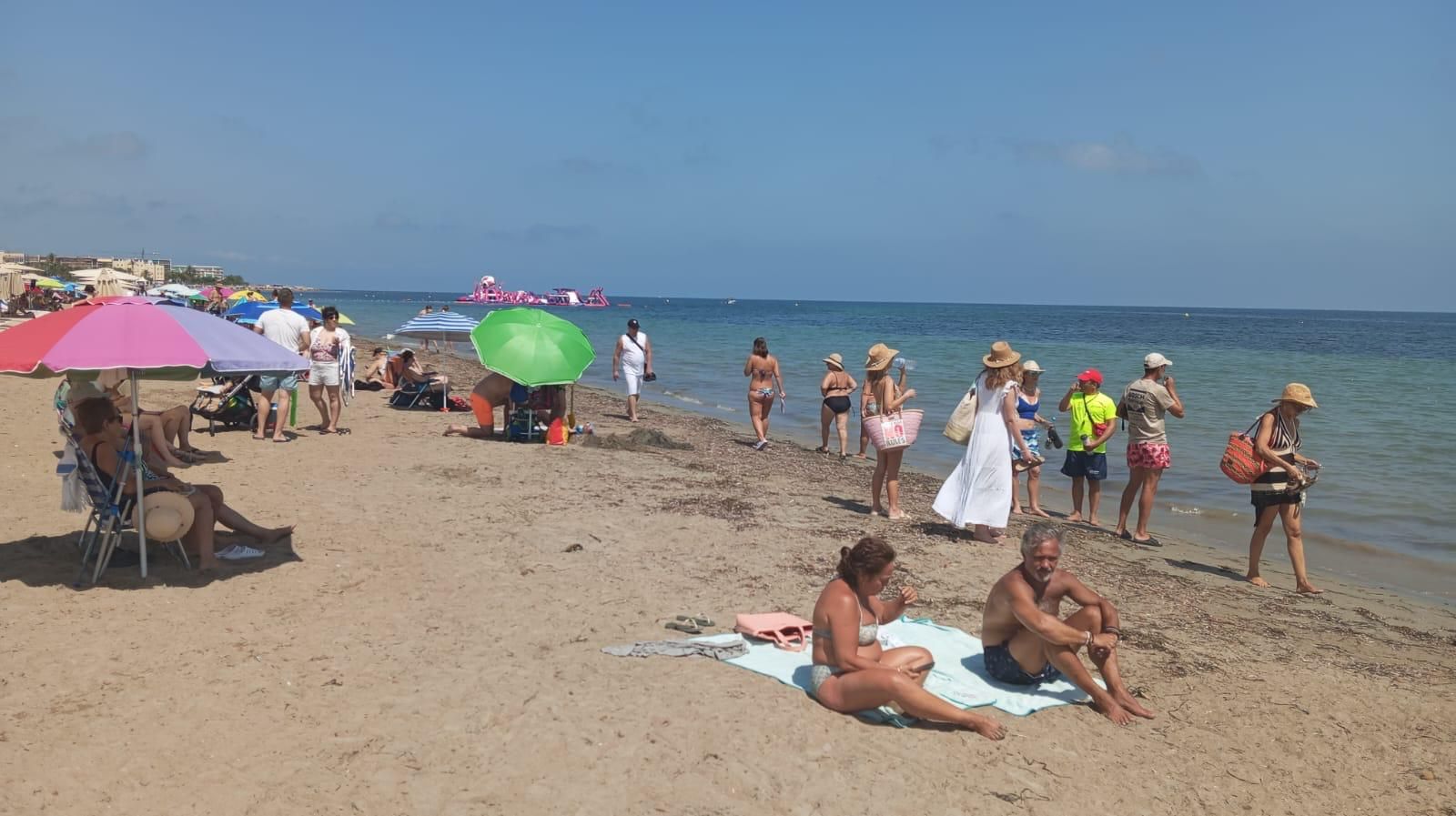 FOTOS | Cierran otras tres playas en Dénia por contaminación fecal