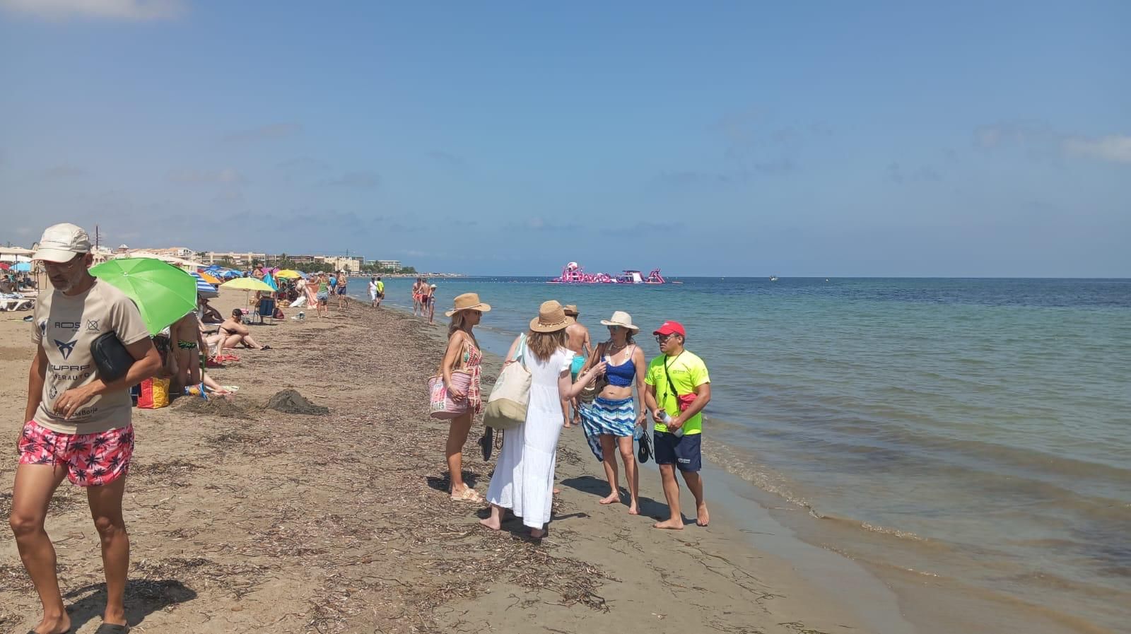 FOTOS | Cierran otras tres playas en Dénia por contaminación fecal