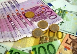 Billetes y monedas de euro, imagen de archivo.