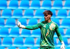 Dani Martin. portero del Levante, durante un partido de la selección española sub-19.