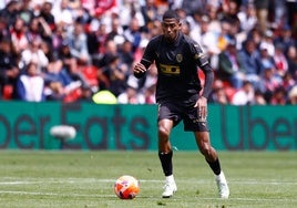 Christian Mosuqera, durante un partido con el Valencia esta temporada.