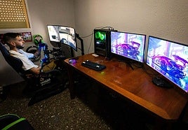 Rafa Granero muestra el videojuego de carreras de simulación 'Asetto Corsa'