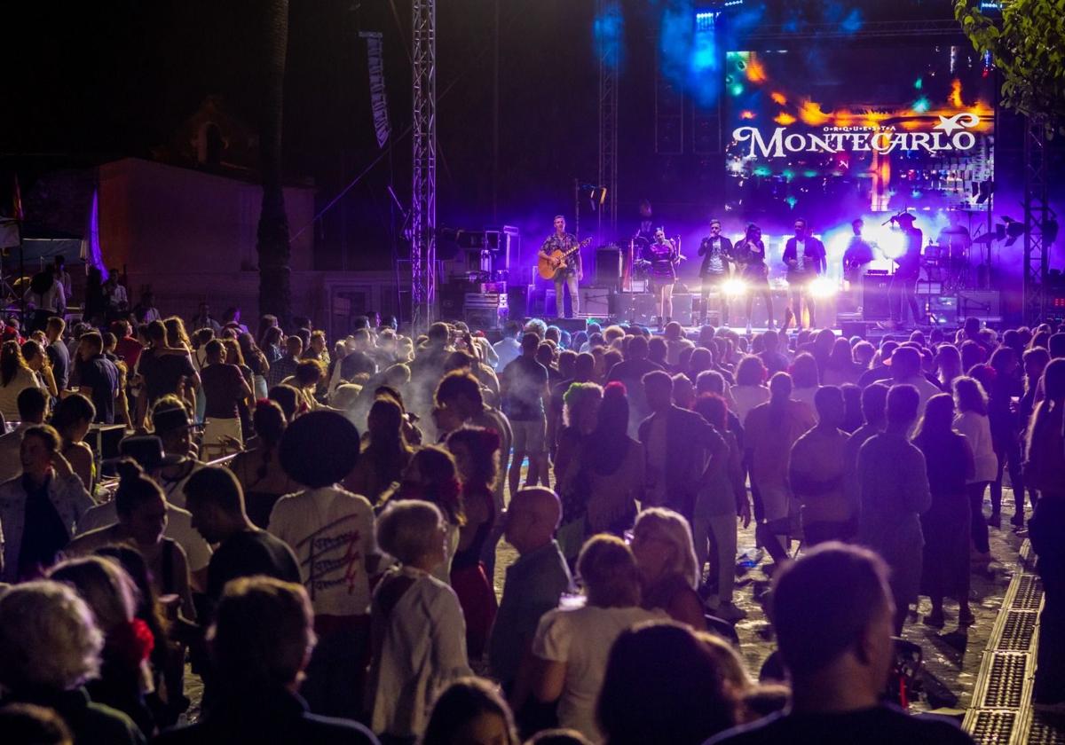 Actuación de la Orquesta Montecarlo.