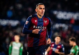 Ángel Algobia, durante un partido con el Levante la temporada pasada.