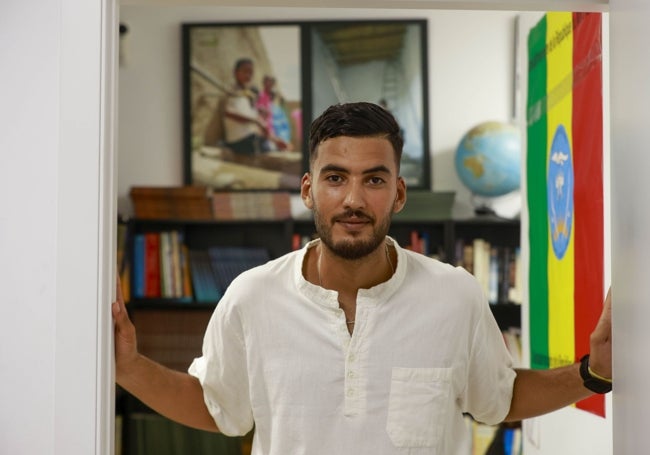Fouad Bevri, argelino con grado en Sociología que busca su futuro en Valencia.