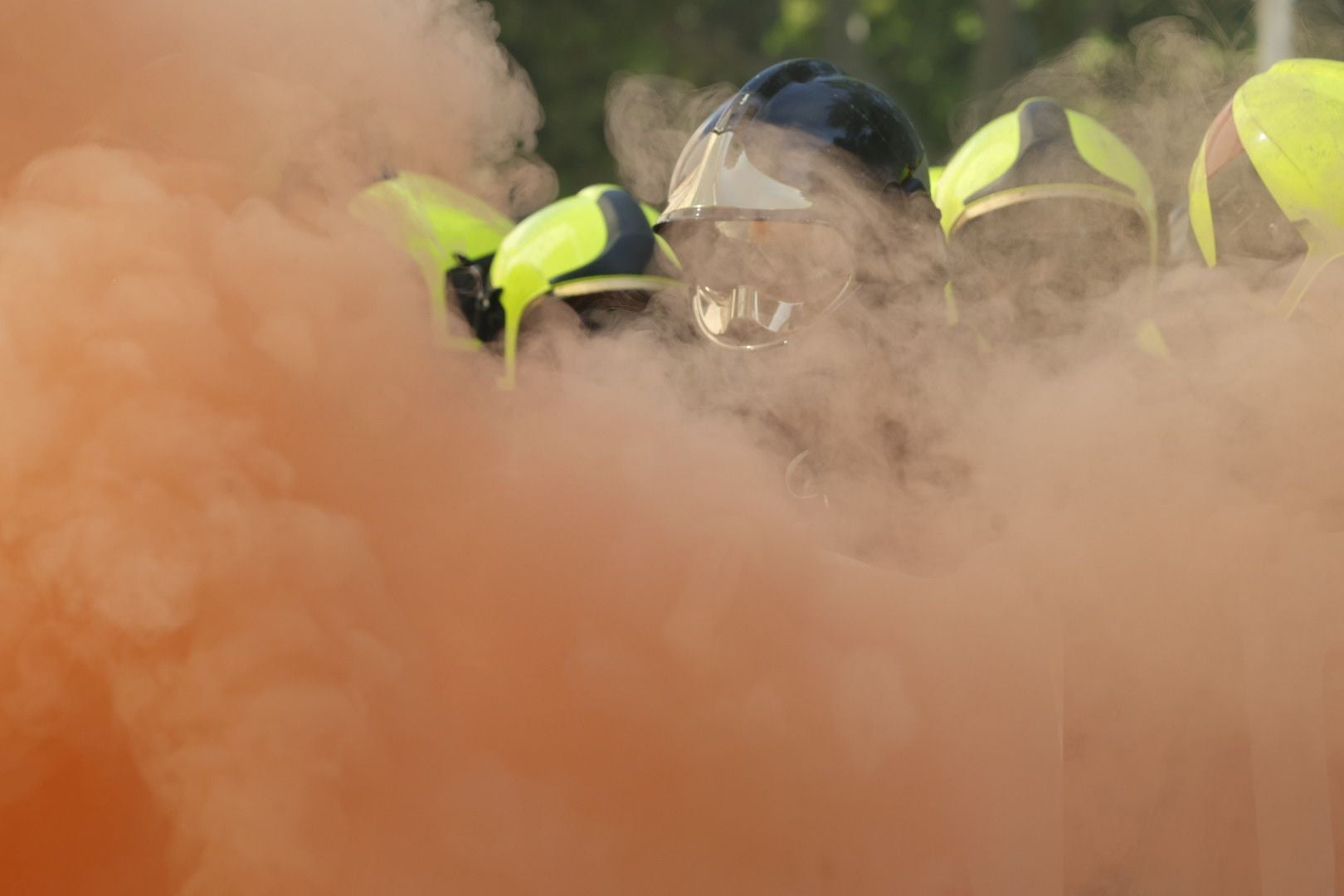 Protesta de bomberos en la Ciudad de la Justicia antes de la llegada de Mompó