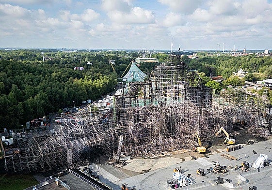 El escenario de Tomorrowland, calcinado.