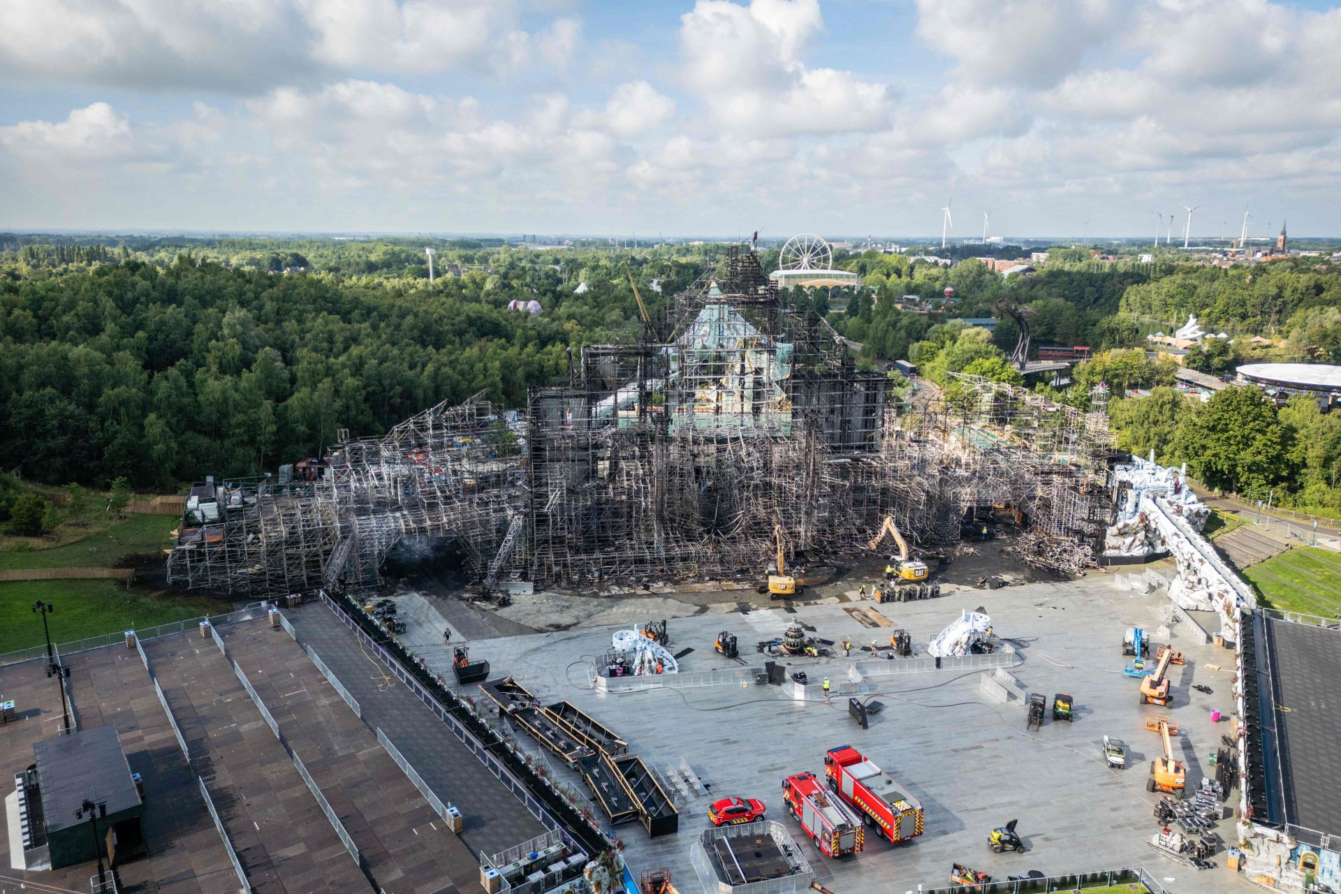 Un incendio calcina el escenario principal del festival Tomorrowland