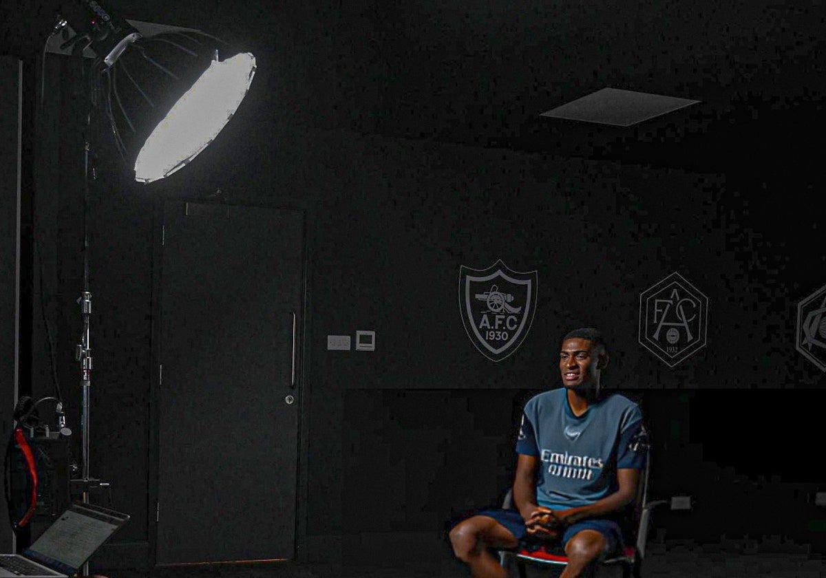 La imagen de la polémica, Mosquera posa como 'gunner'