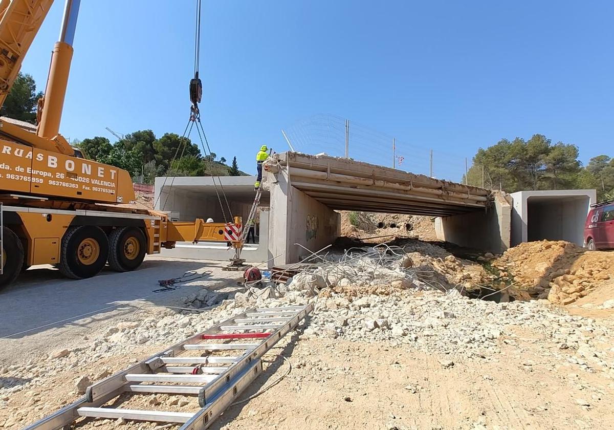 Construcción de un puente en Chiva.