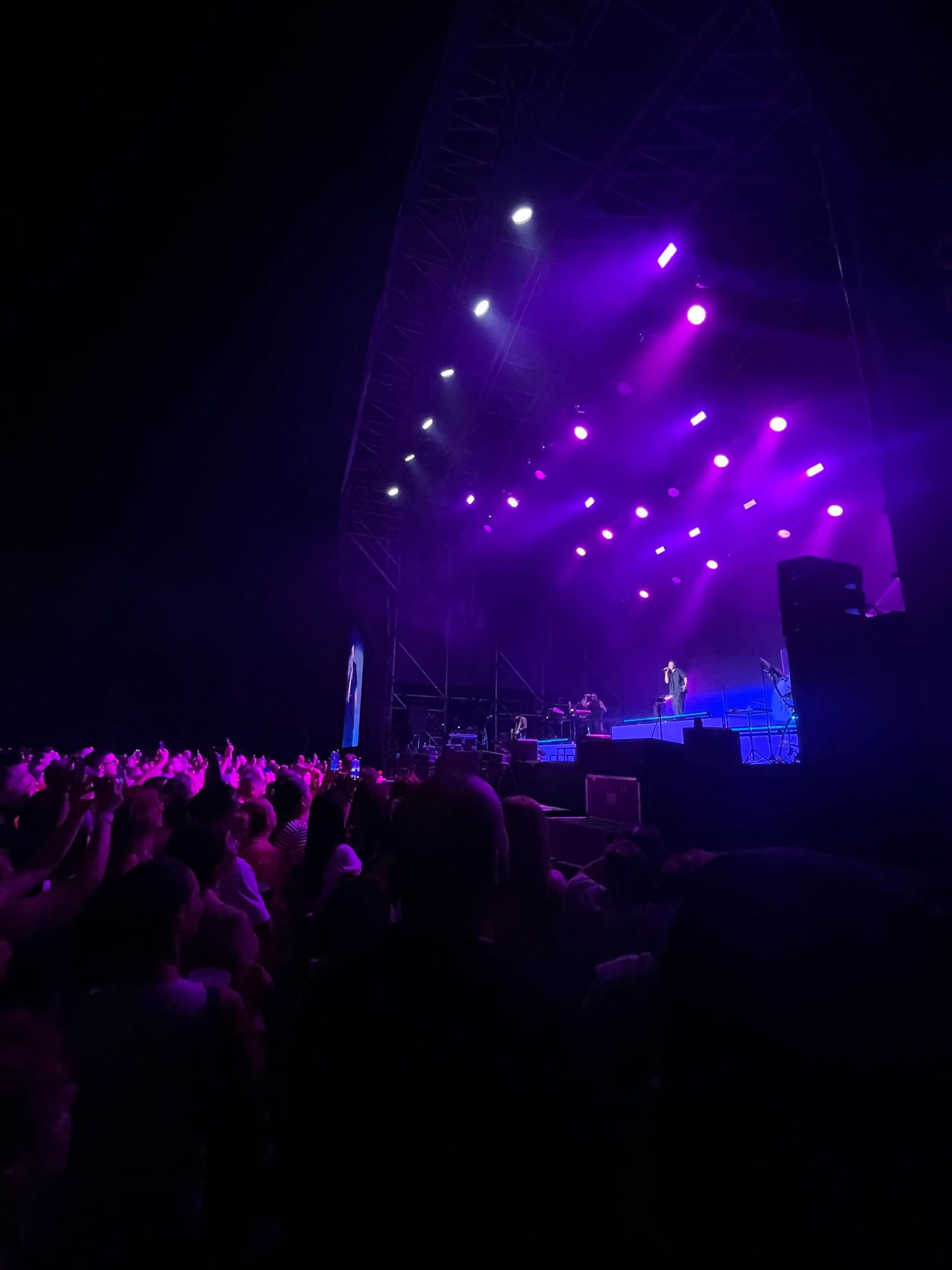 Luis Fonsi pone a bailar 'Despacito' a Valencia