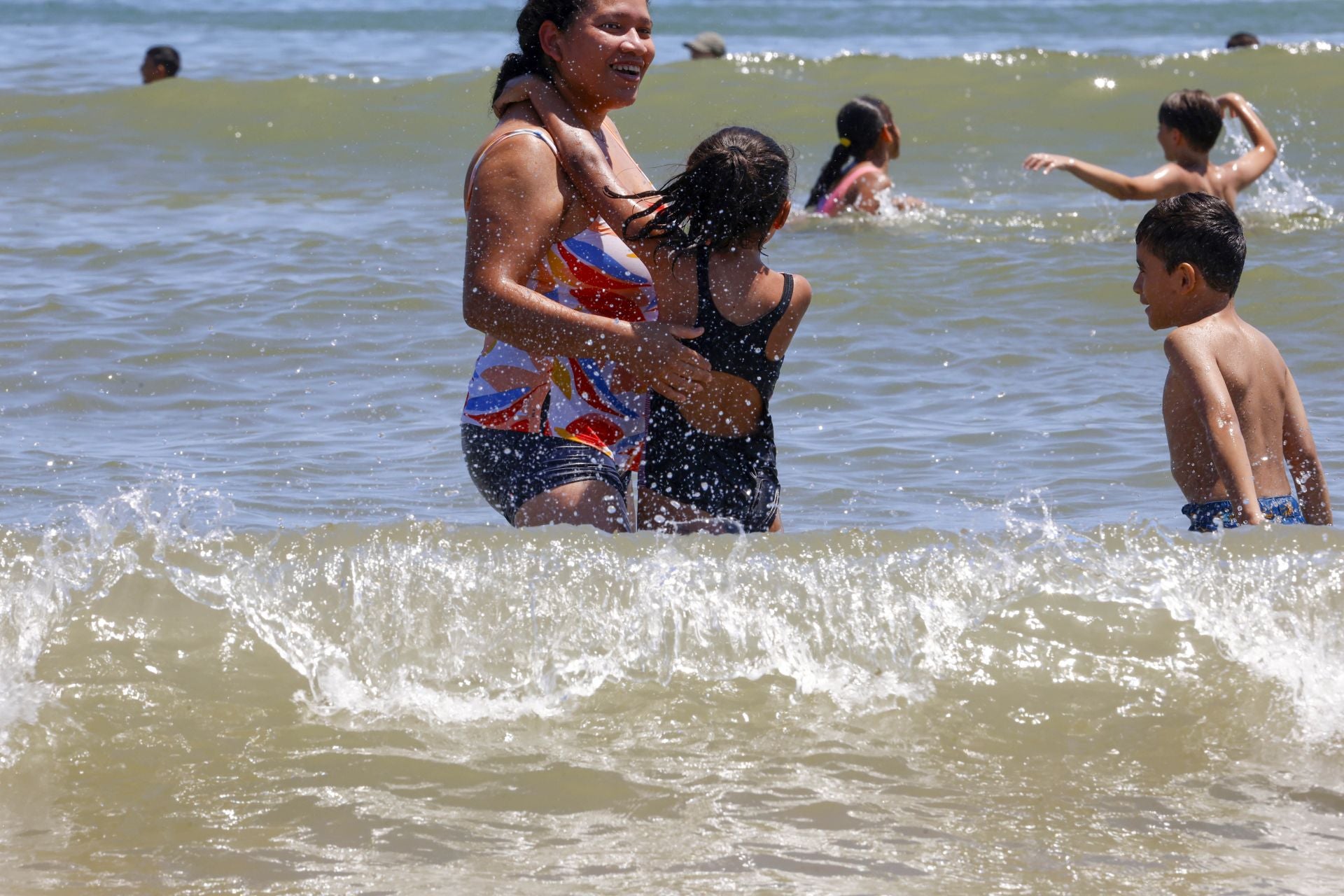 Los valencianos se ponen a remojo contra el calor