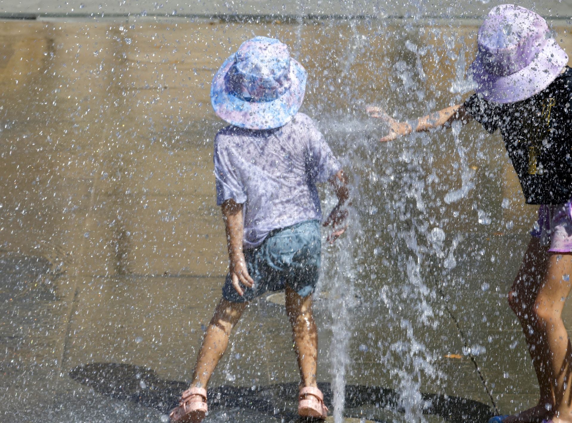 Los valencianos se ponen a remojo contra el calor