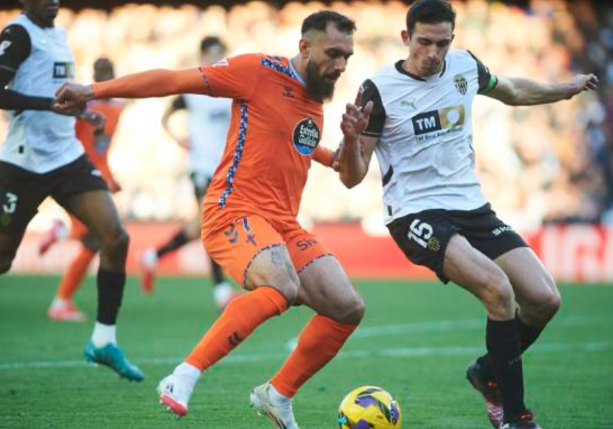 Borja Iglesias frente a Tárrega.