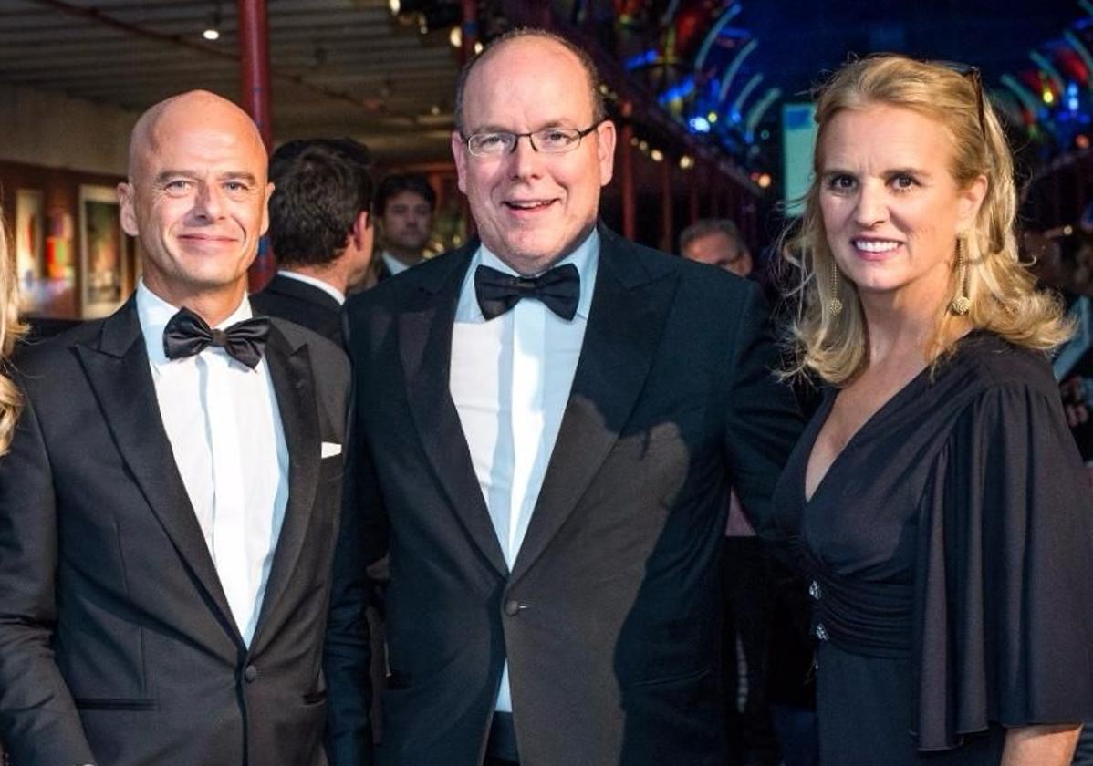 Luis Bodes, junto a Alberto de Mónaco y Kerry Kennedy, hija de Bob Kennedy.