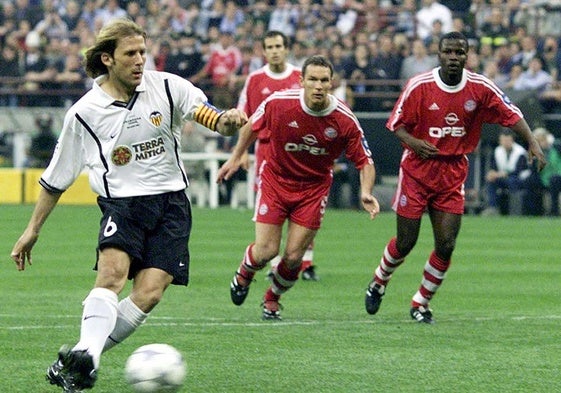 Gaizka Mendieta con el Valencia CF.