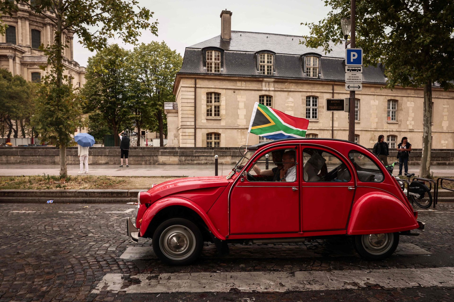 Los coches de época toman París