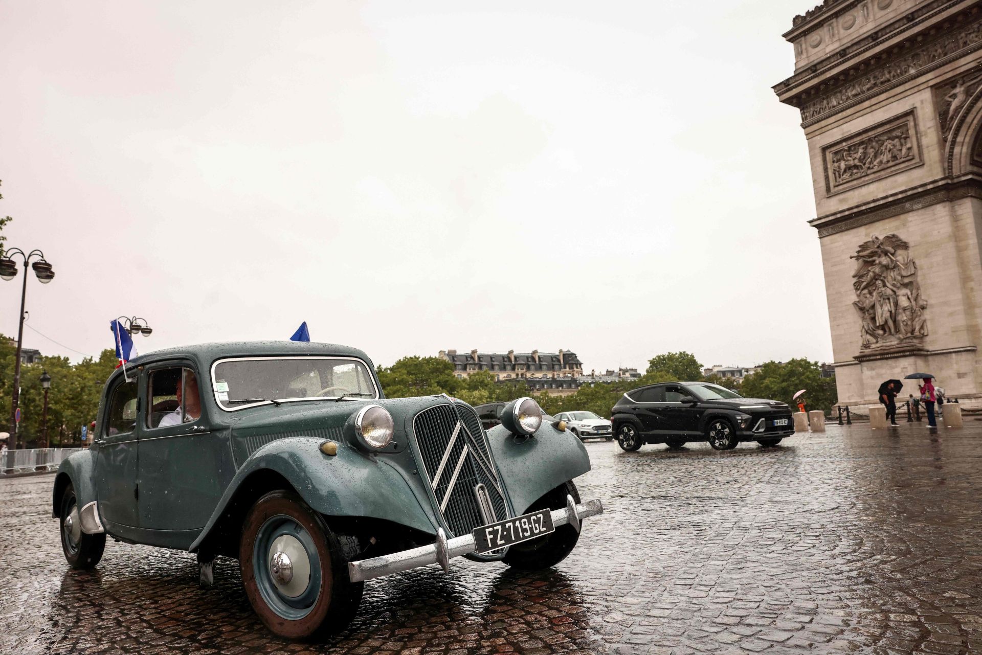 Los coches de época toman París