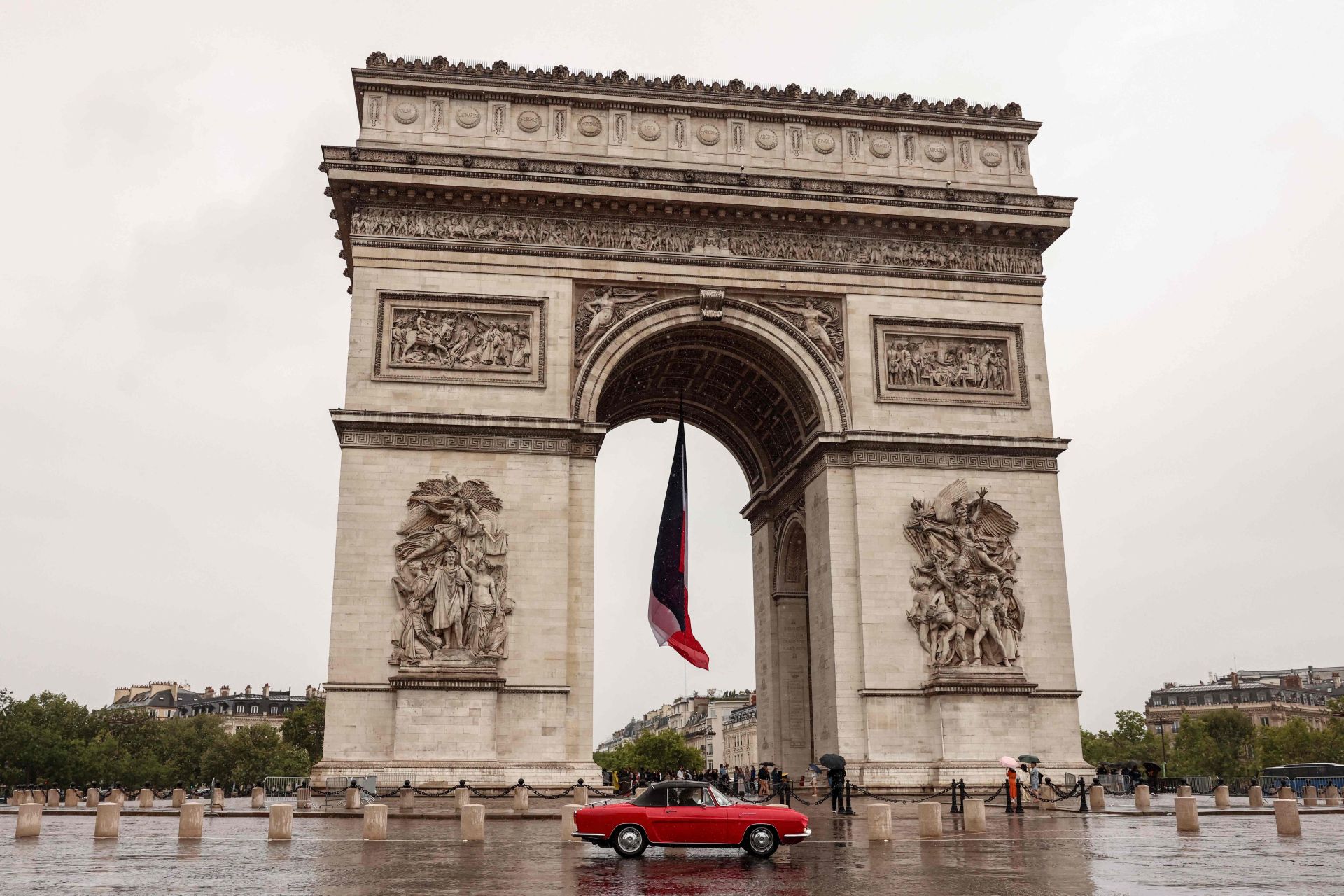 Los coches de época toman París