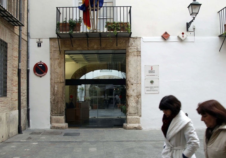 La Generalitat deberá indemnizar a una alumna que se cayó por el hueco de un montacargas de su instituto