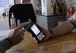 Pago con tarjeta, en una imagen de archivo.