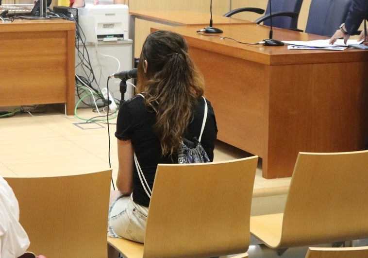 Niega que intentara asesinar a su bebé quemando su cuna y alega que solo quería «fastidiar» a su hermano