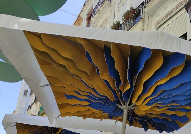 Nuevas sombrillas en el barrio de Ruzafa