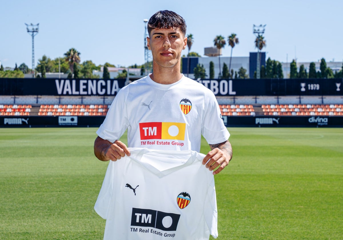 Lucas Nuñez tras ser anunciar su renovación con el Valencia.