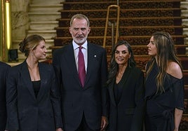 Letizia y Leonor comparten estilismo en los Premios Princesa de Girona 2025