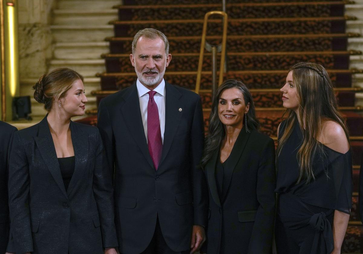 Letizia y Leonor comparten estilismo en los Premios Princesa de Girona 2025