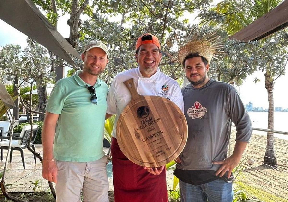 Juan Valero de Arroz Tartana con Sandoval Borges y Rubén Robledo