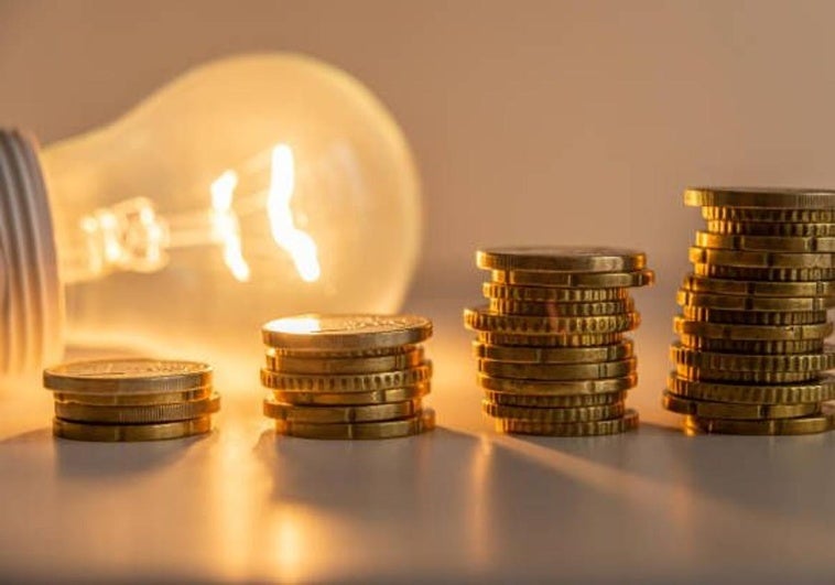 El precio de la luz se desploma este jueves con la nueva tarifa: las horas más baratas y más caras para enchufar el aire