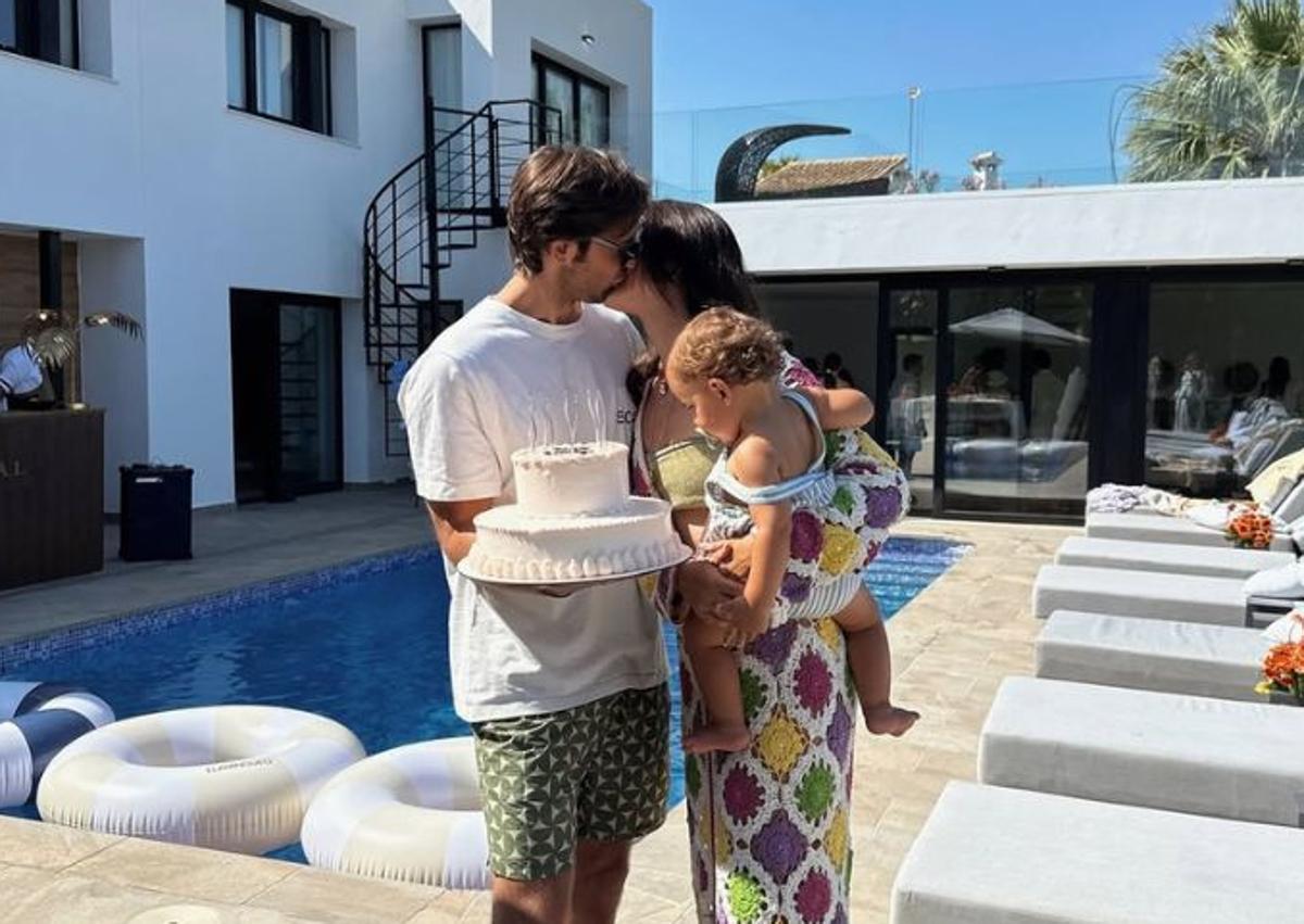 Imagen secundaria 1 - Así son las espectaculares villas de la Comunitat en las que veranean las influencers Marta Lozano y Teresa Andrés: su precio por noche