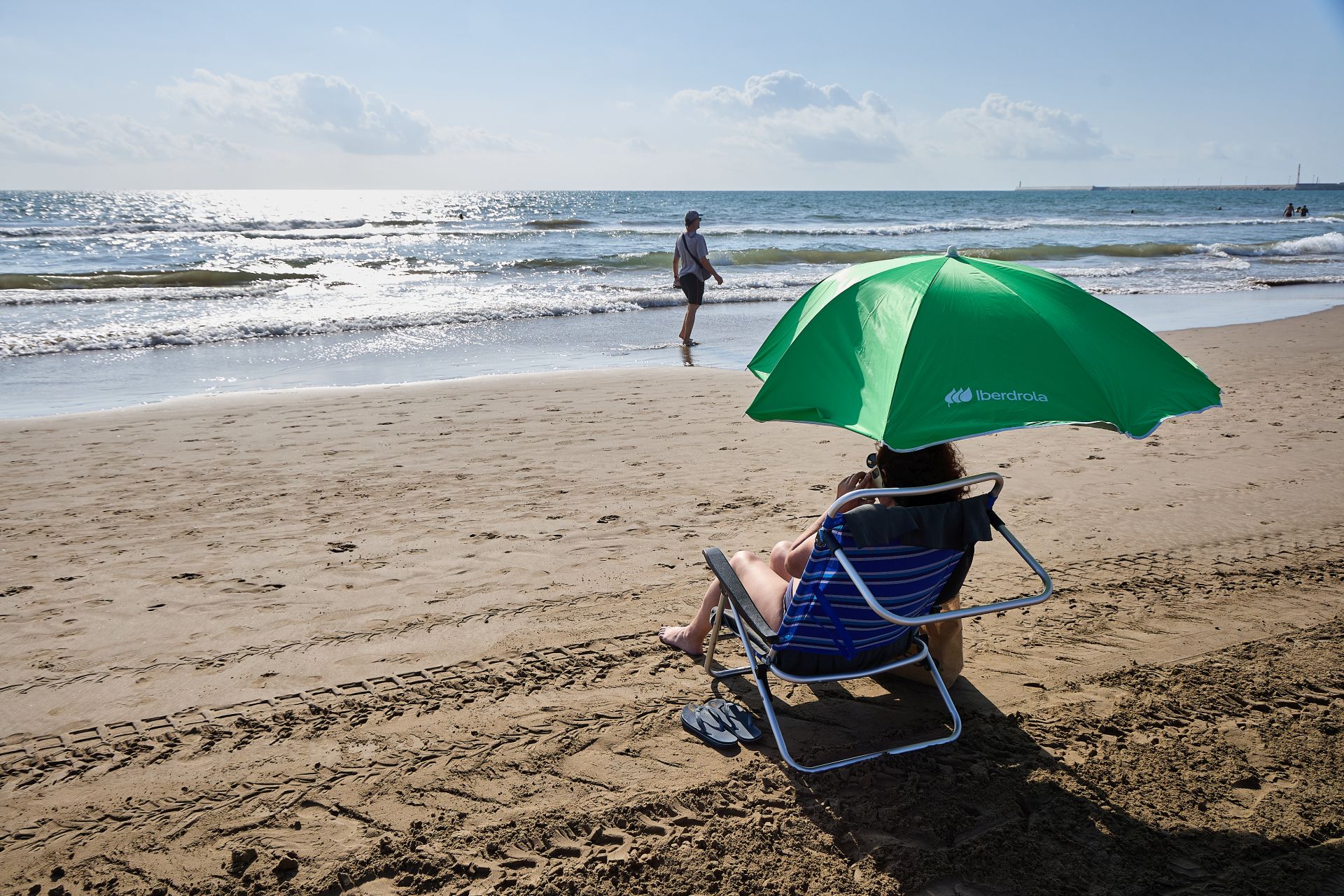 FOTOS | Personas que madrugan para ir a la playa en Valencia