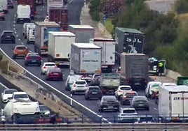 Atasco en la A-7, este jueves.