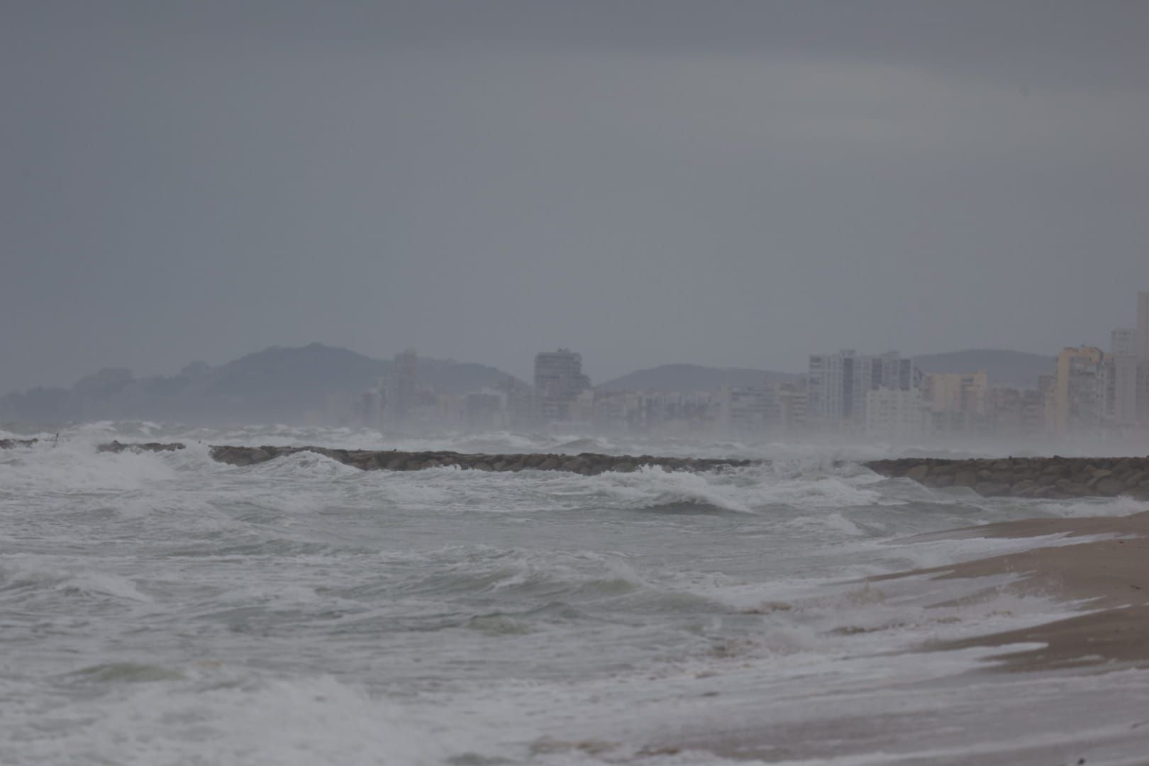 Bandera roja en la mayoría de playas de Valencia