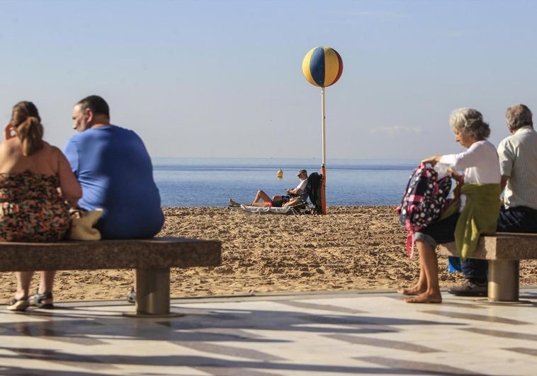 Así están las playas de Xàbia, Dénia y Benidorm este jueves: previsión del tiempo, bandera y ocupación